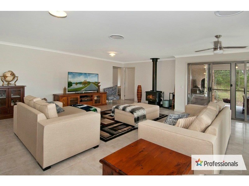 294 Bamboo Drive, Woodhill QLD 4285