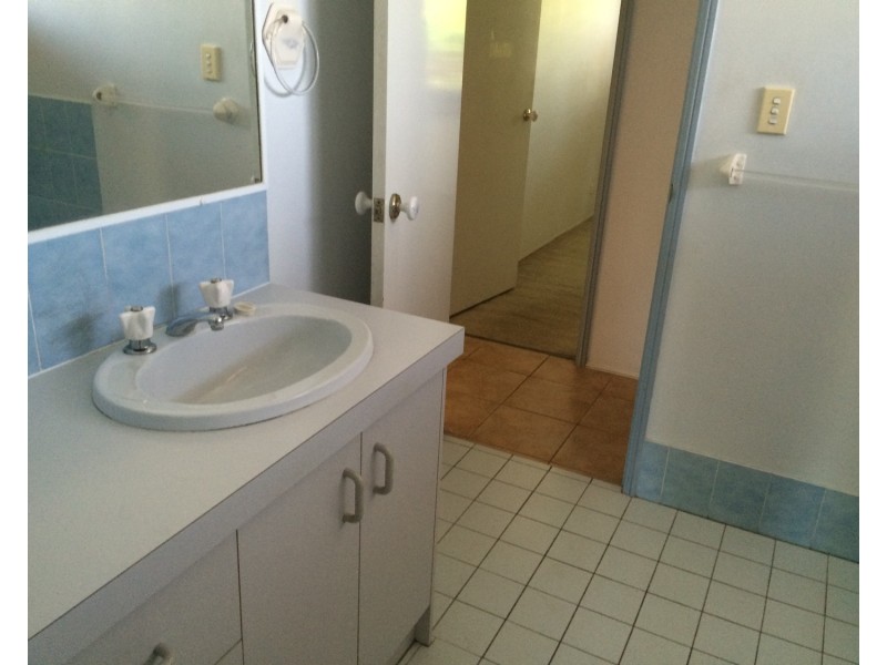 121 Emerald Drive, Regents Park QLD 4118