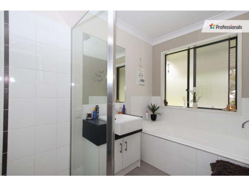 285 Bamboo Drive, Woodhill QLD 4285