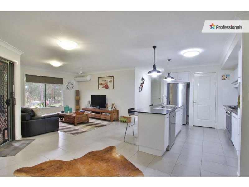 285 Bamboo Drive, Woodhill QLD 4285