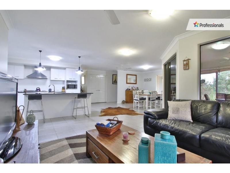 285 Bamboo Drive, Woodhill QLD 4285