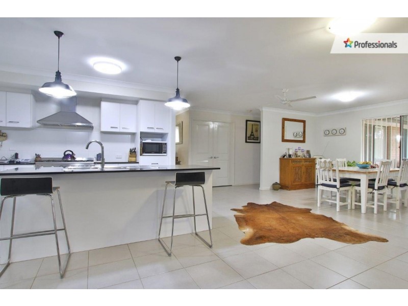 285 Bamboo Drive, Woodhill QLD 4285