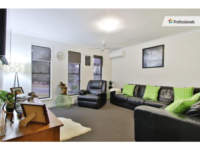 285 Bamboo Drive, Woodhill QLD 4285