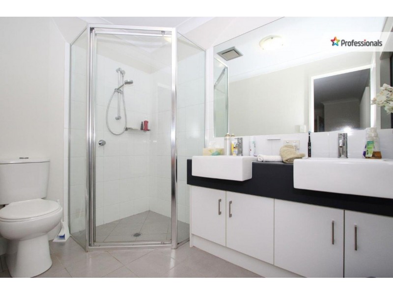 285 Bamboo Drive, Woodhill QLD 4285