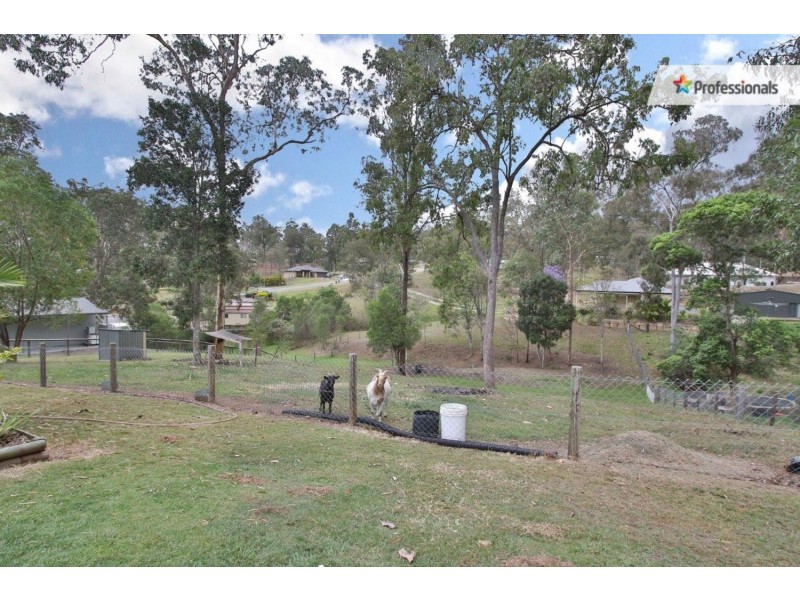 285 Bamboo Drive, Woodhill QLD 4285