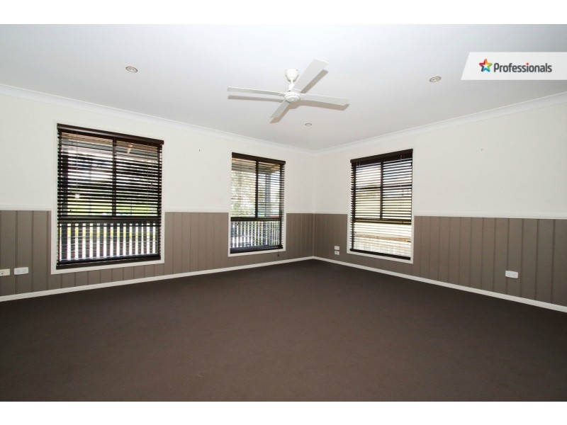 11 Spring Street, Jimboomba QLD 4280