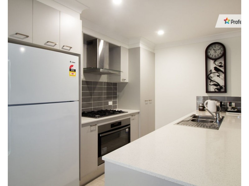 8 Dahlia Close, Jimboomba QLD 4280