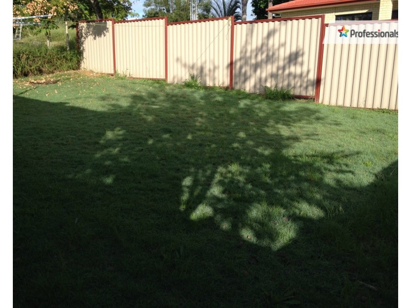 17 Law Street, Redbank QLD 4301