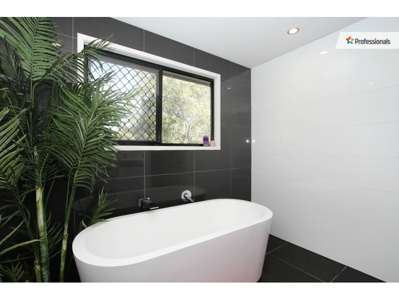 215 Bamboo Drive, Cedar Vale QLD 4285