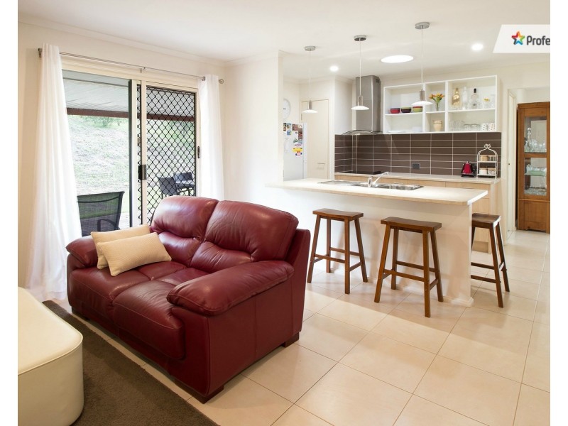 114-116 Michelle Drive, Cedar Grove QLD 4285