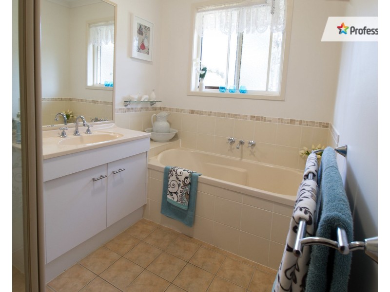 114-116 Michelle Drive, Cedar Grove QLD 4285