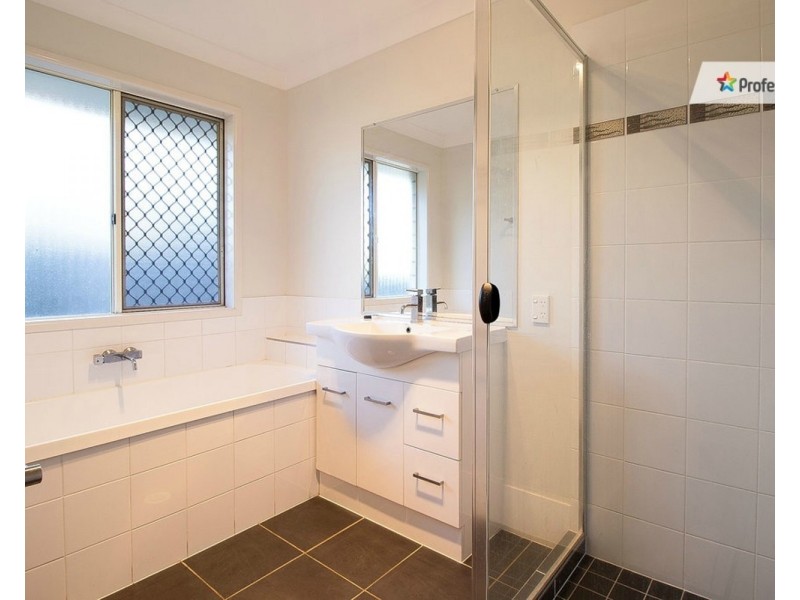5 Creekside Crescent, Jimboomba QLD 4280