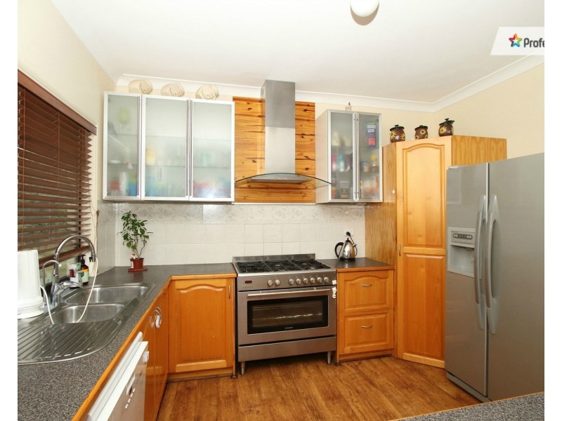 230 Bamboo Drive, Woodhill QLD 4285