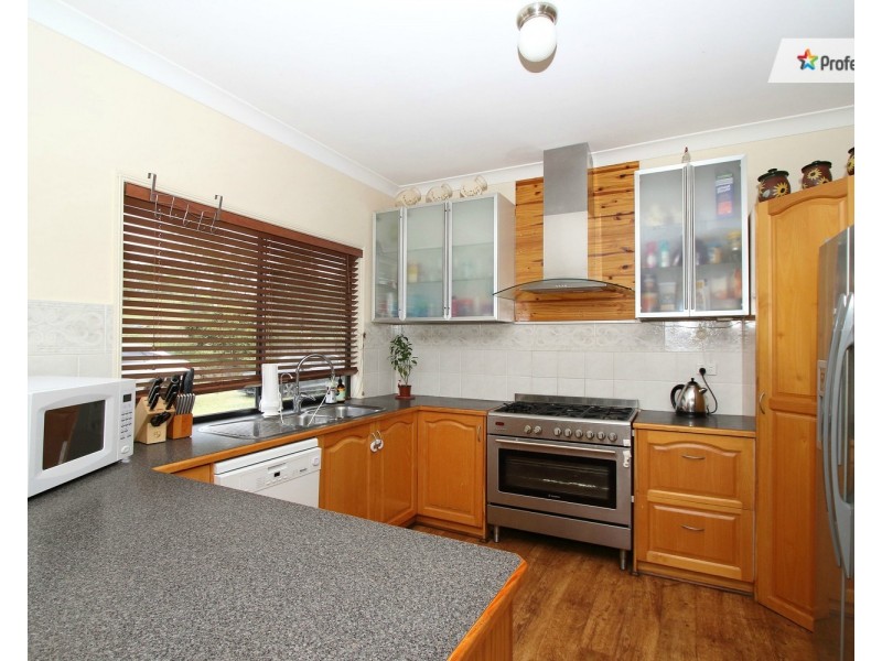 230 Bamboo Drive, Woodhill QLD 4285