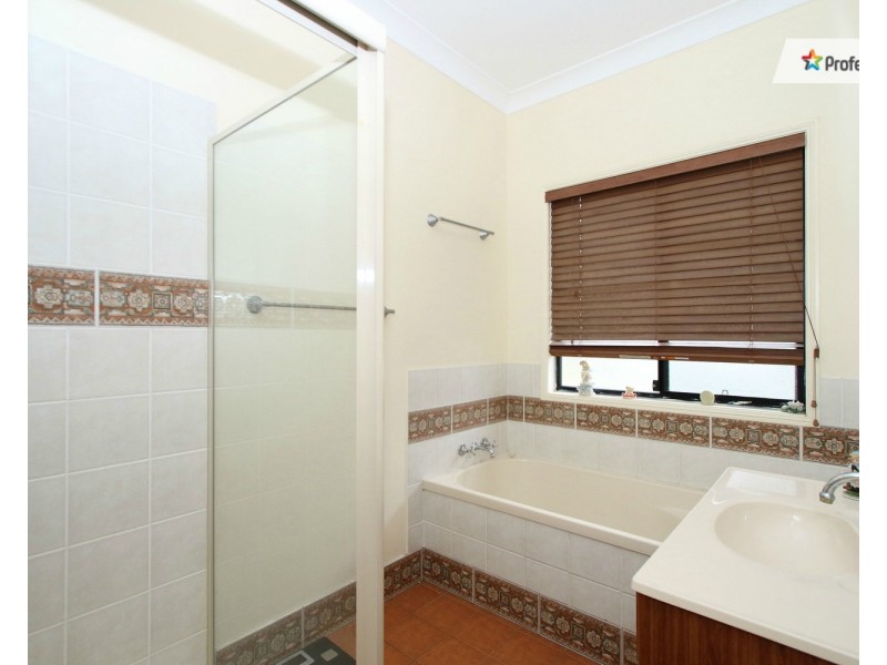 230 Bamboo Drive, Woodhill QLD 4285