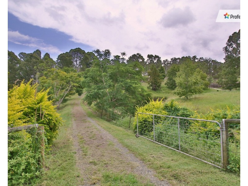 230 Bamboo Drive, Woodhill QLD 4285