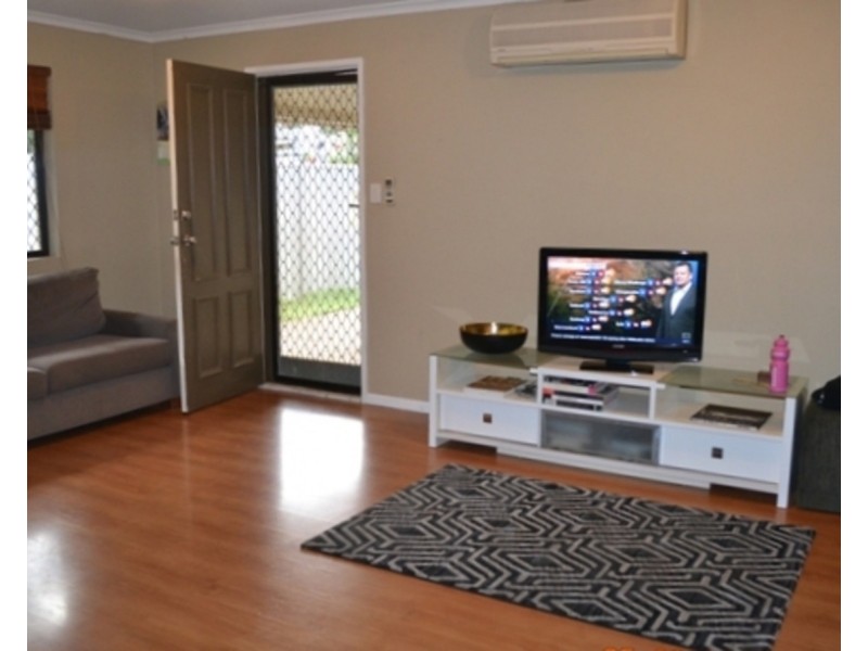 2/118 Kumbari Avenue, Labrador QLD 4215