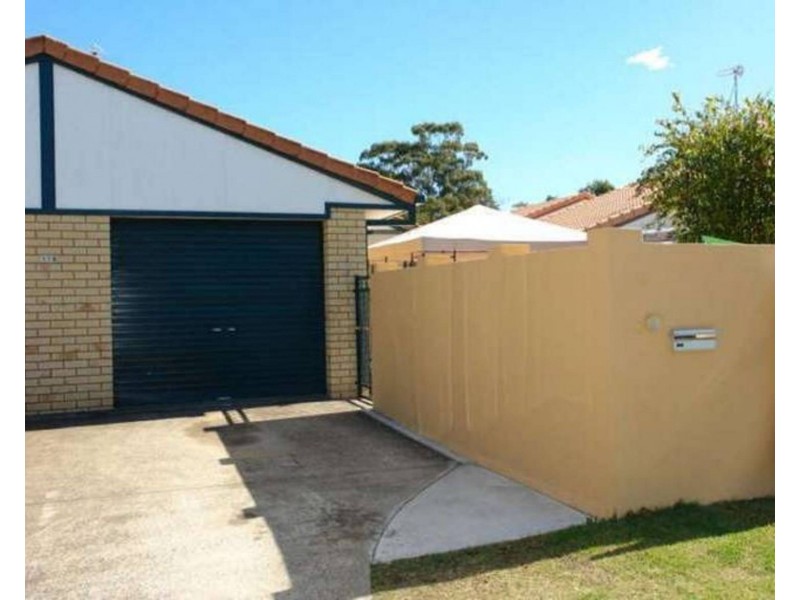 2/118 Kumbari Avenue, Labrador QLD 4215