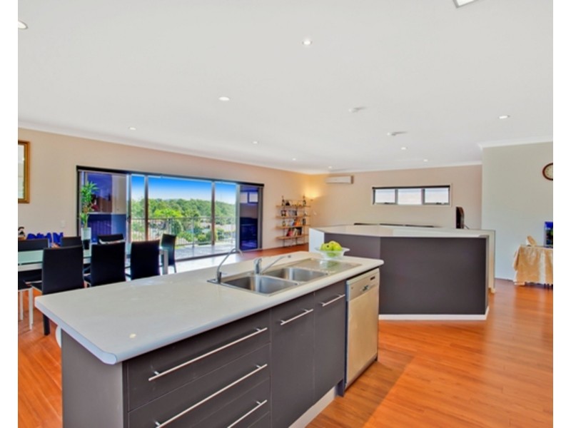 61 Zane Street, Molendinar QLD 4214