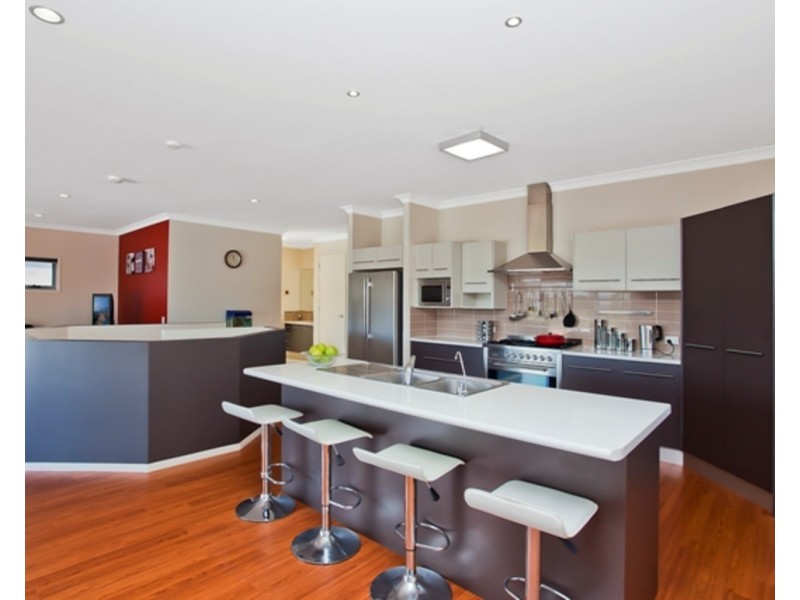 61 Zane Street, Molendinar QLD 4214