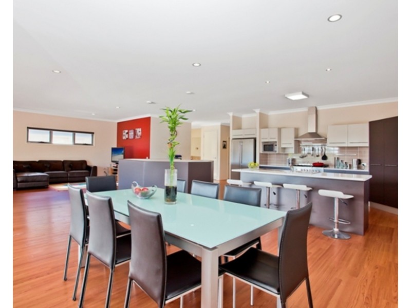 61 Zane Street, Molendinar QLD 4214