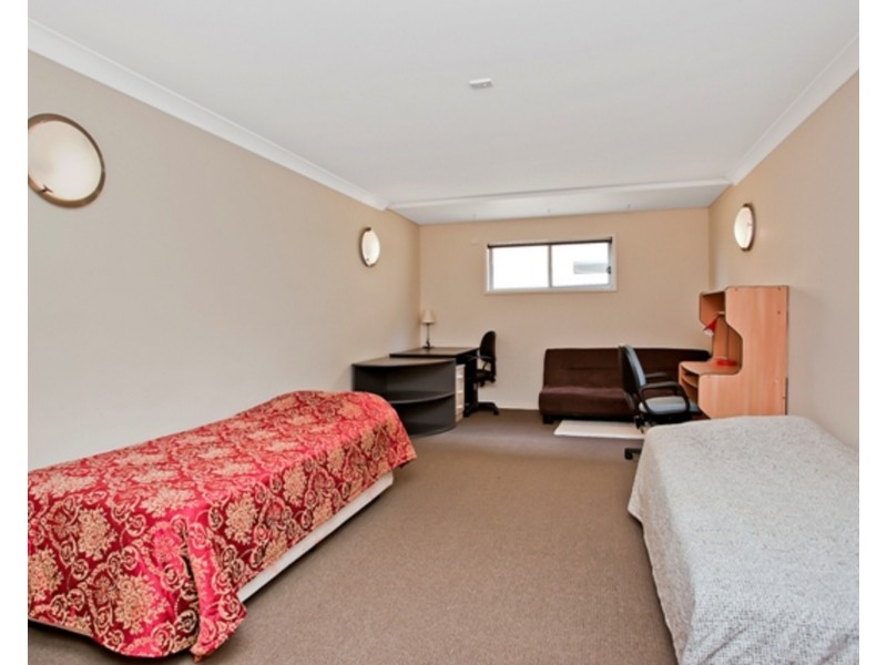 61 Zane Street, Molendinar QLD 4214