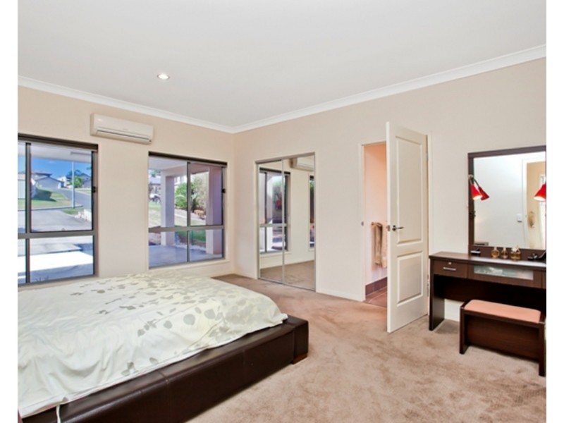 61 Zane Street, Molendinar QLD 4214