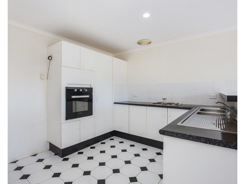 2/167 Olsen Avenue, Southport QLD 4215