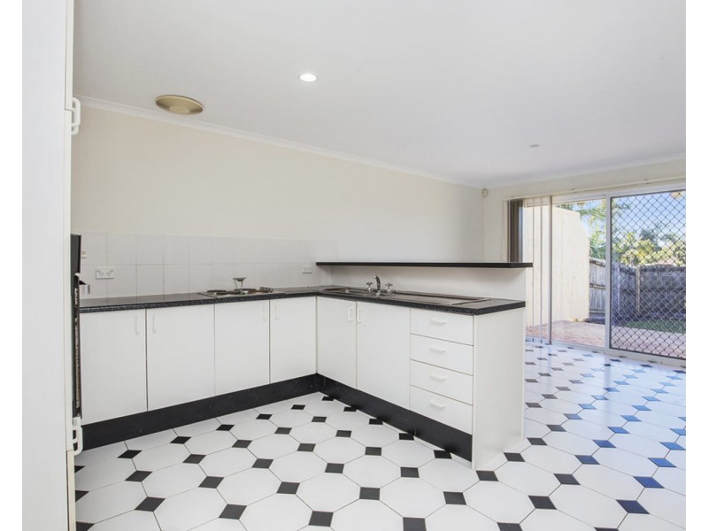 2/167 Olsen Avenue, Southport QLD 4215