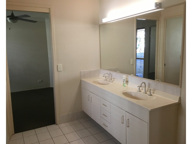 13 Maidstone Place, Parkwood QLD 4214