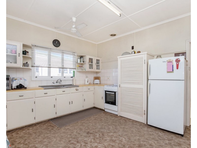 6 Wilson Street, Labrador QLD 4215