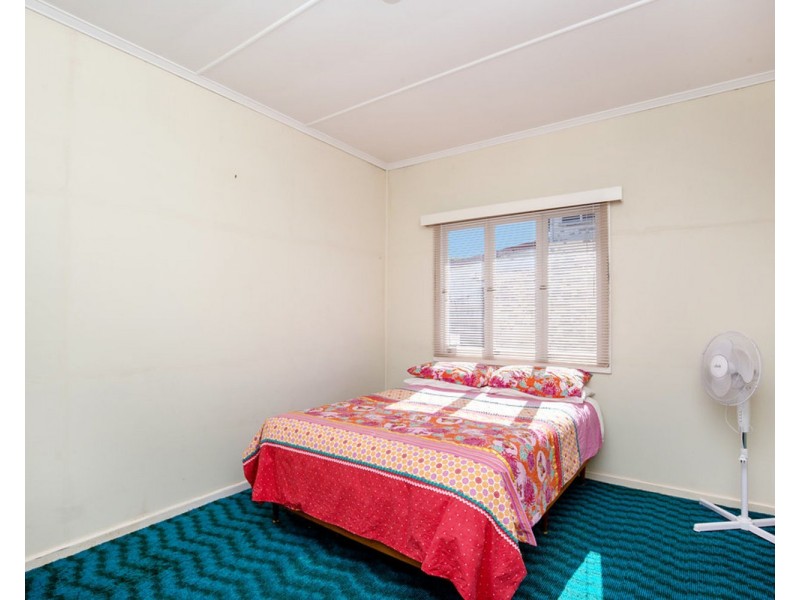 6 Wilson Street, Labrador QLD 4215