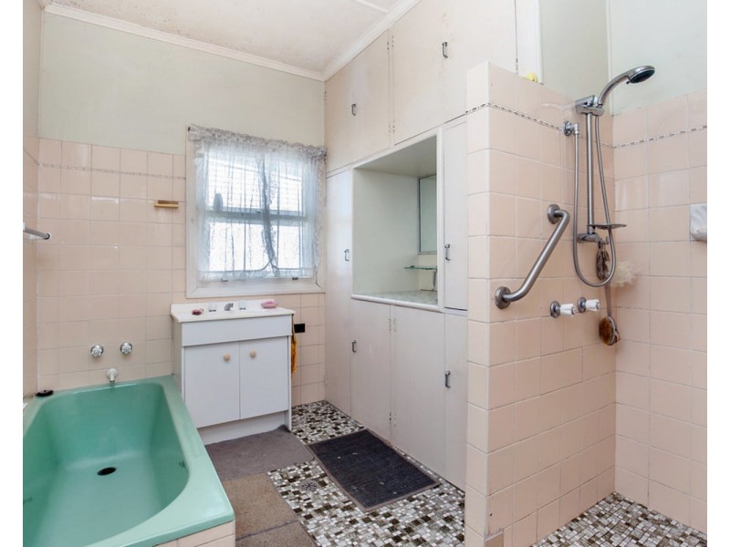 6 Wilson Street, Labrador QLD 4215