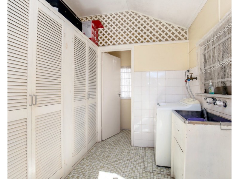 6 Wilson Street, Labrador QLD 4215