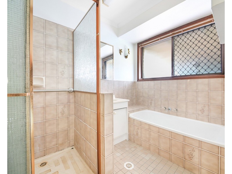 1/24 Morinda Way, Labrador QLD 4215