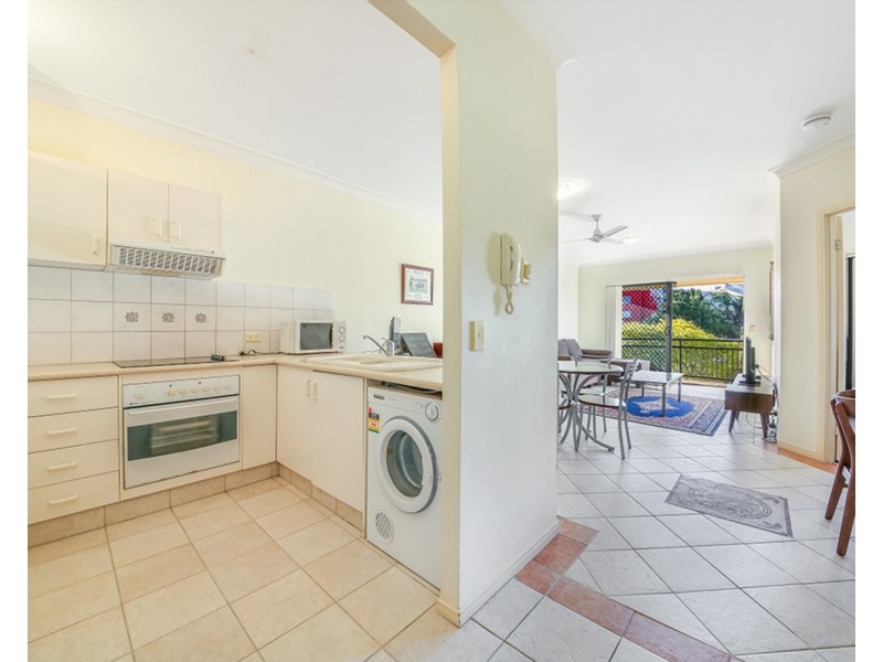 17/12 Spendelove Avenue, Southport QLD 4215