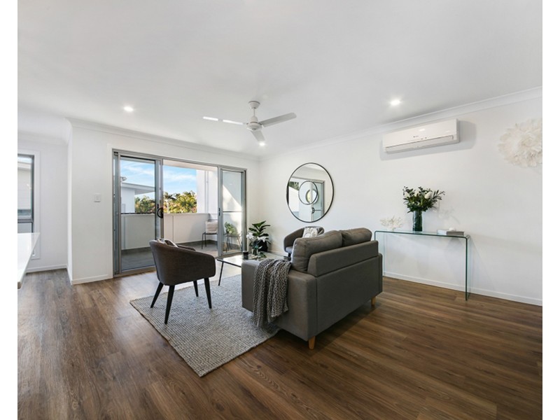2/116 Eugaree Street, Southport QLD 4215