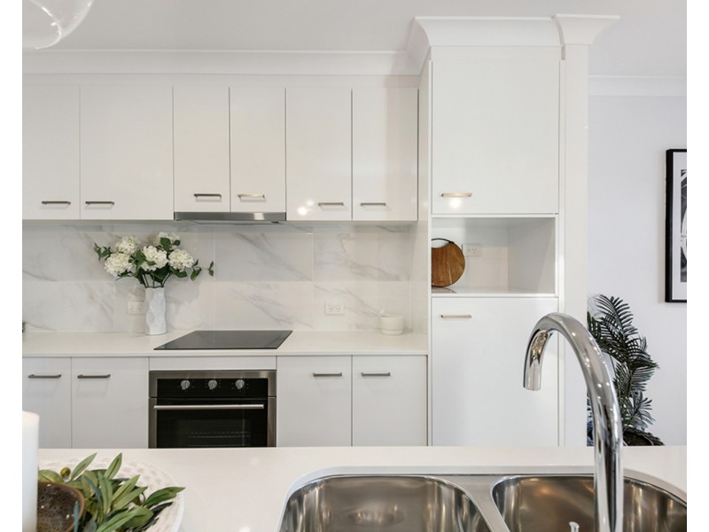 2/116 Eugaree Street, Southport QLD 4215