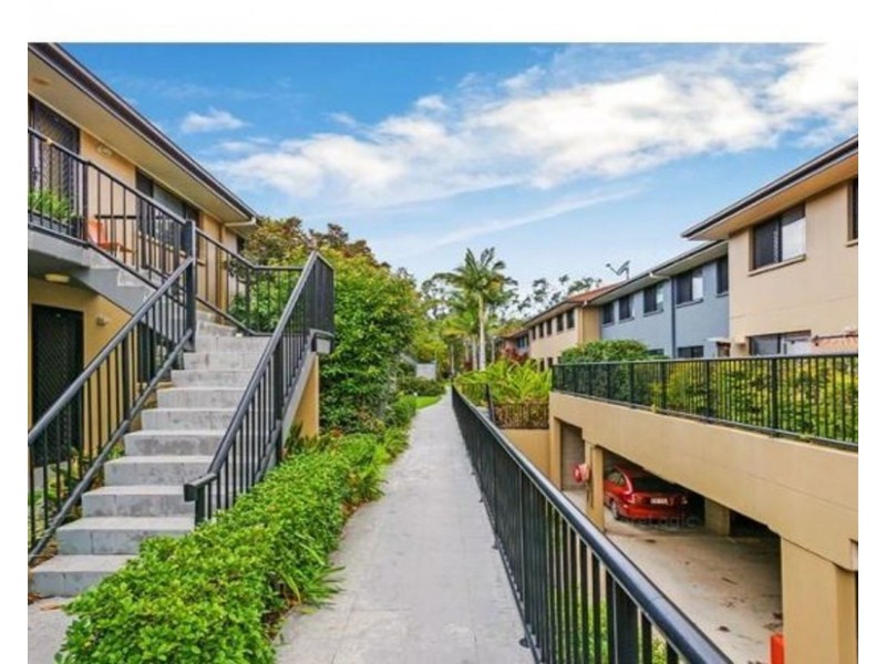 32/7-11 Brown Street, Labrador QLD 4215