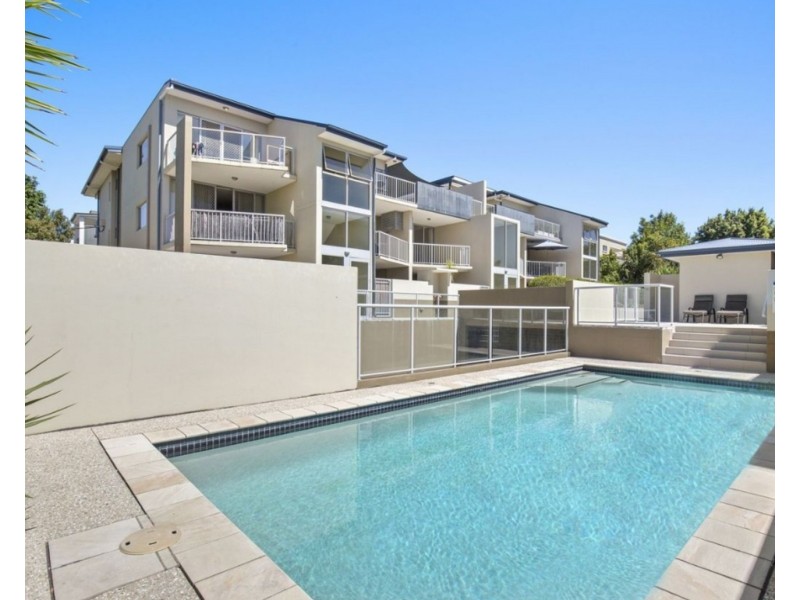 2/8 Proud Street, Labrador QLD 4215
