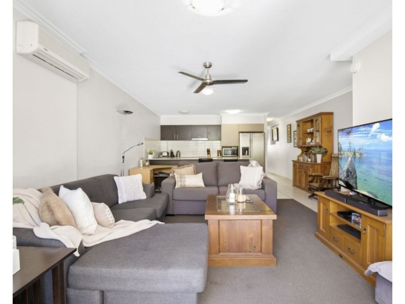 2/8 Proud Street, Labrador QLD 4215
