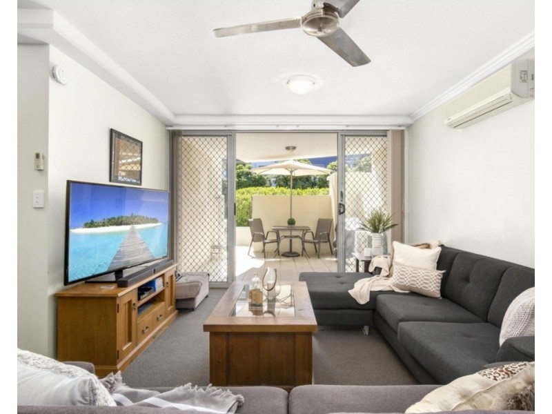 2/8 Proud Street, Labrador QLD 4215