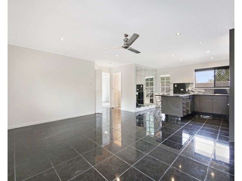 1/11 Caroline Avenue, Southport QLD 4215