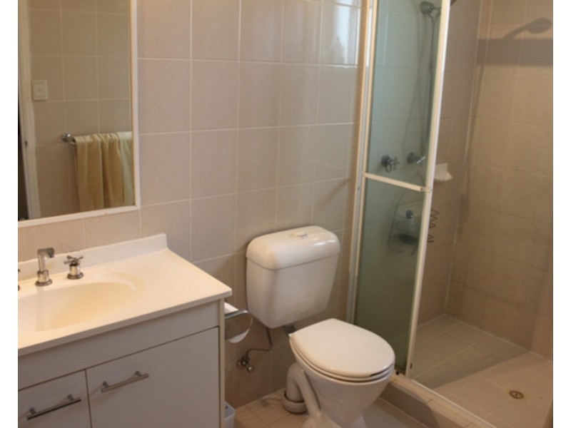 7/74 Pohlman Street, Southport QLD 4215