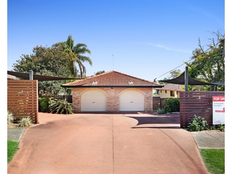 2/15 Caroline Avenue, Southport QLD 4215