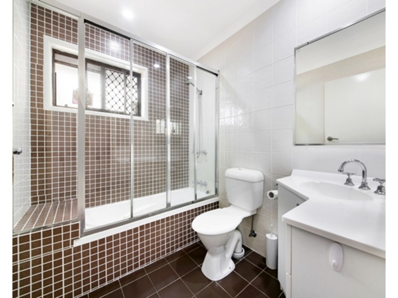 2/15 Caroline Avenue, Southport QLD 4215