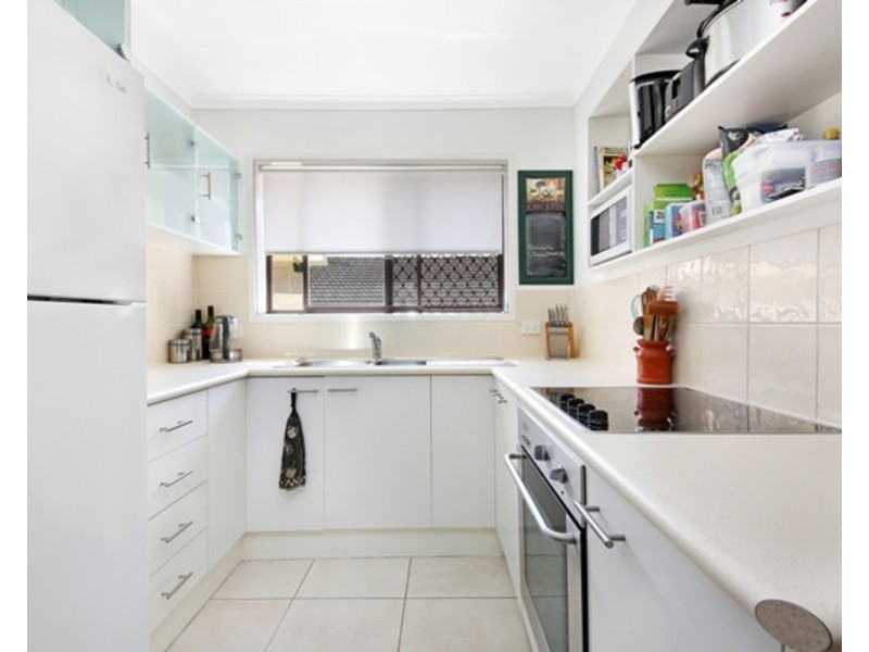 2/15 Caroline Avenue, Southport QLD 4215