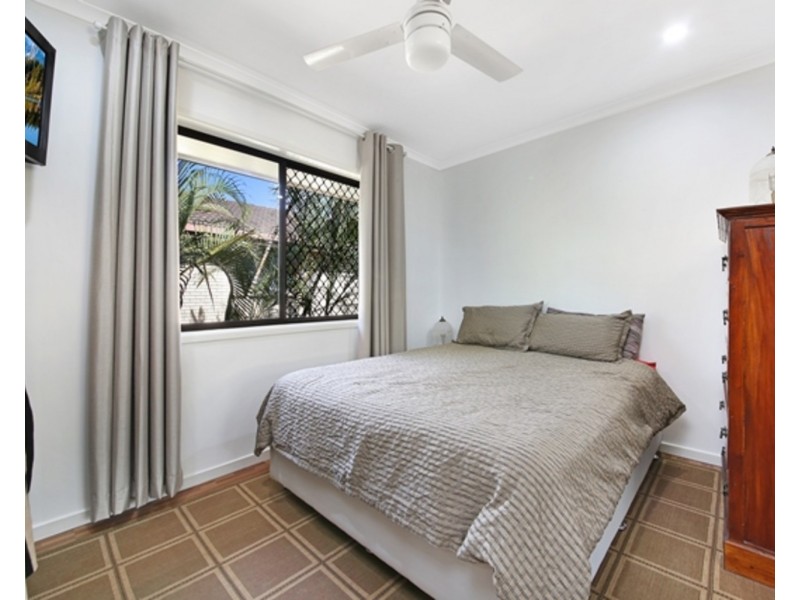 2/15 Caroline Avenue, Southport QLD 4215