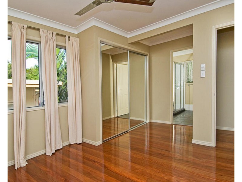 106 Robert Street, Labrador QLD 4215