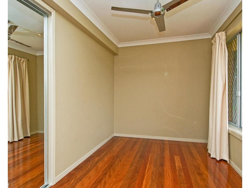 106 Robert Street, Labrador QLD 4215